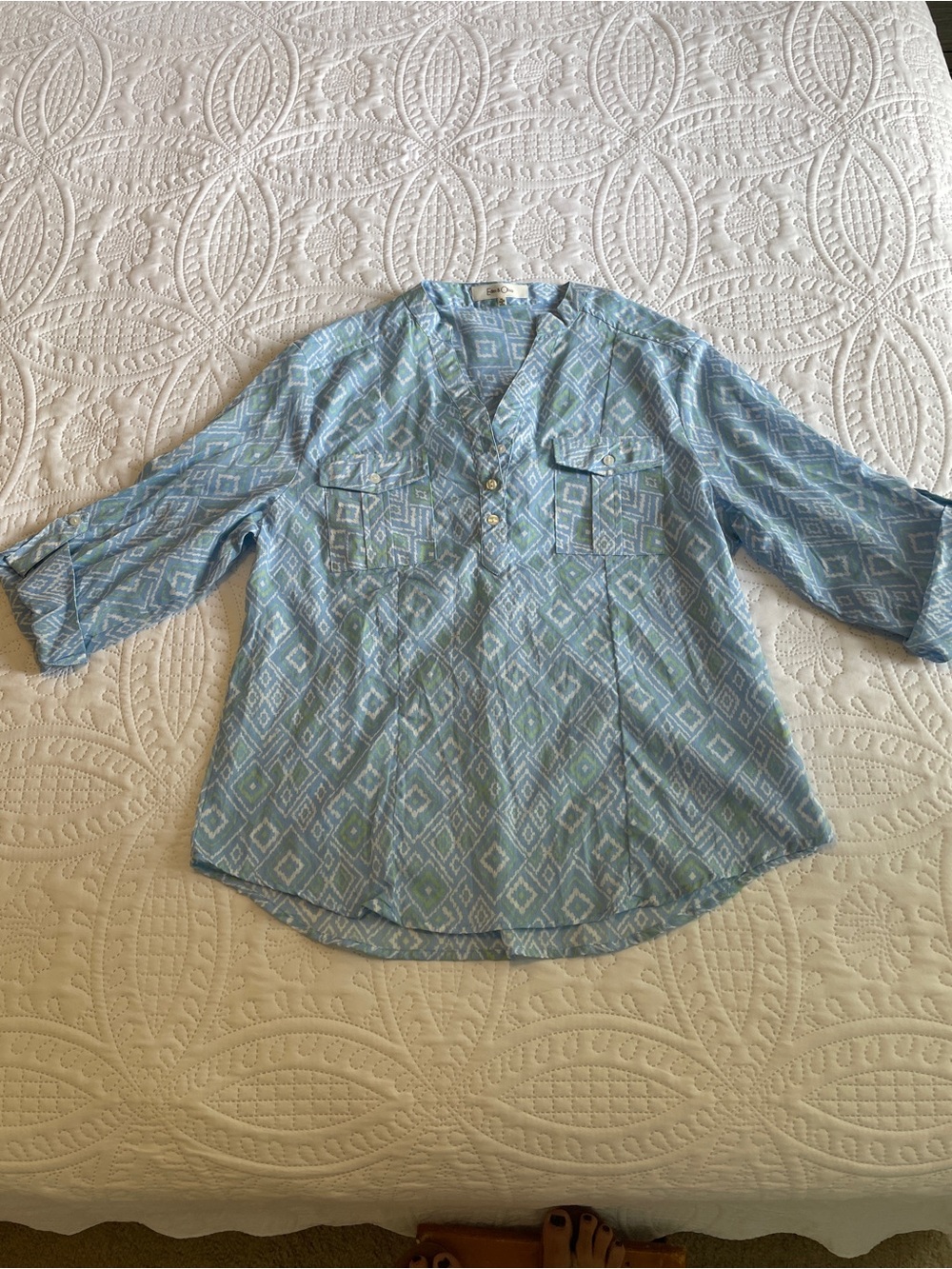 Eden & Olivia Light Blue Geometric V-Neck Tunic with Green Accents - Picture 3 of 14